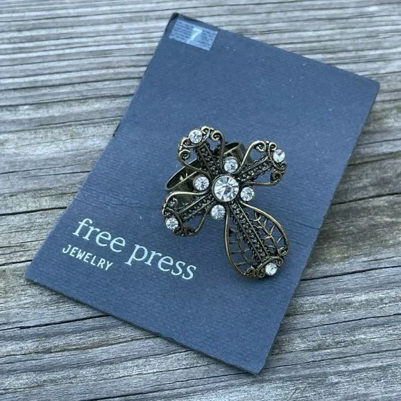 Free Press Ring Fashion Women Ring Gold Tone ring vintage crystal Size 7 - Picture 3 of 9